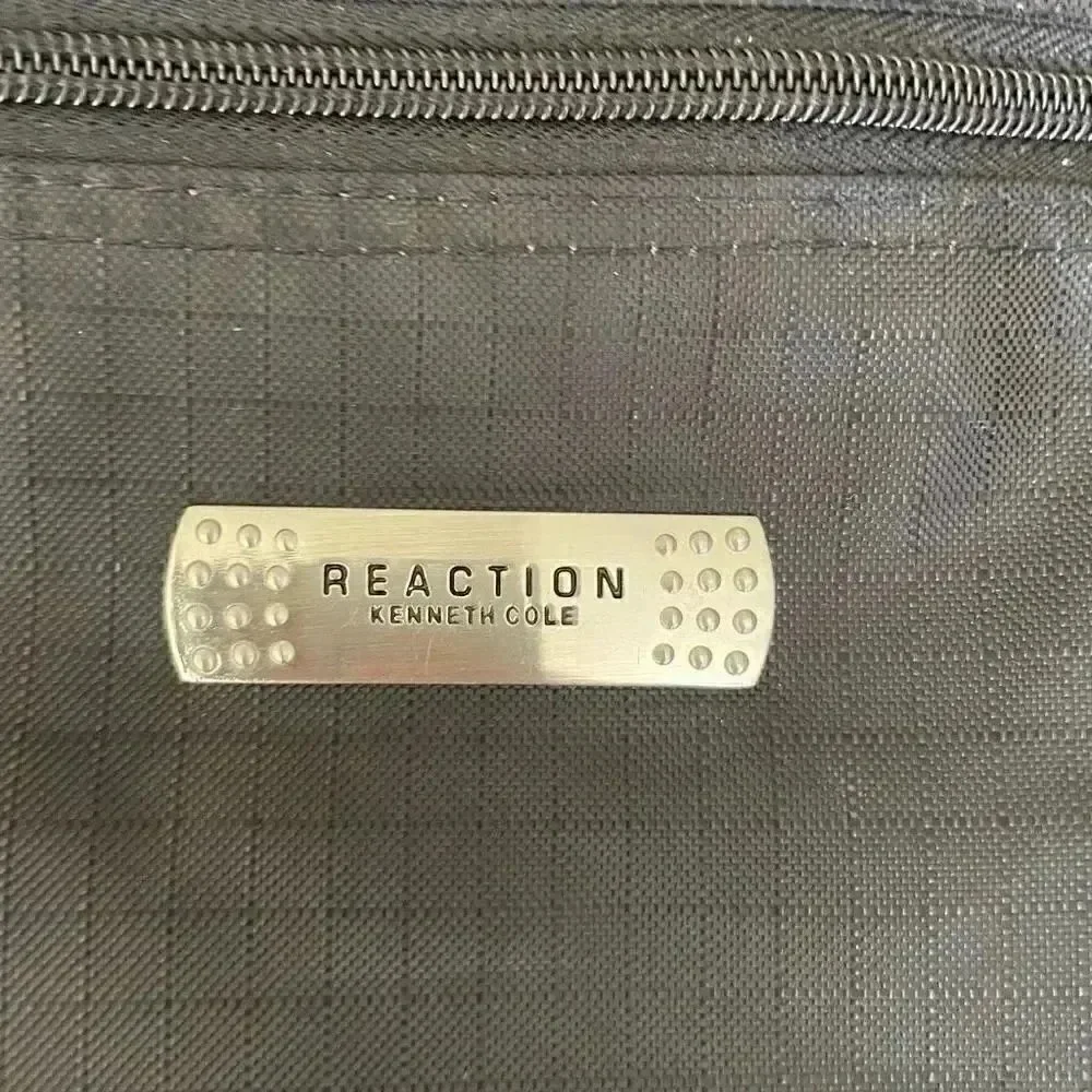 Kenneth Cole Reaction Black Laptop Messenger Office Business School Bag